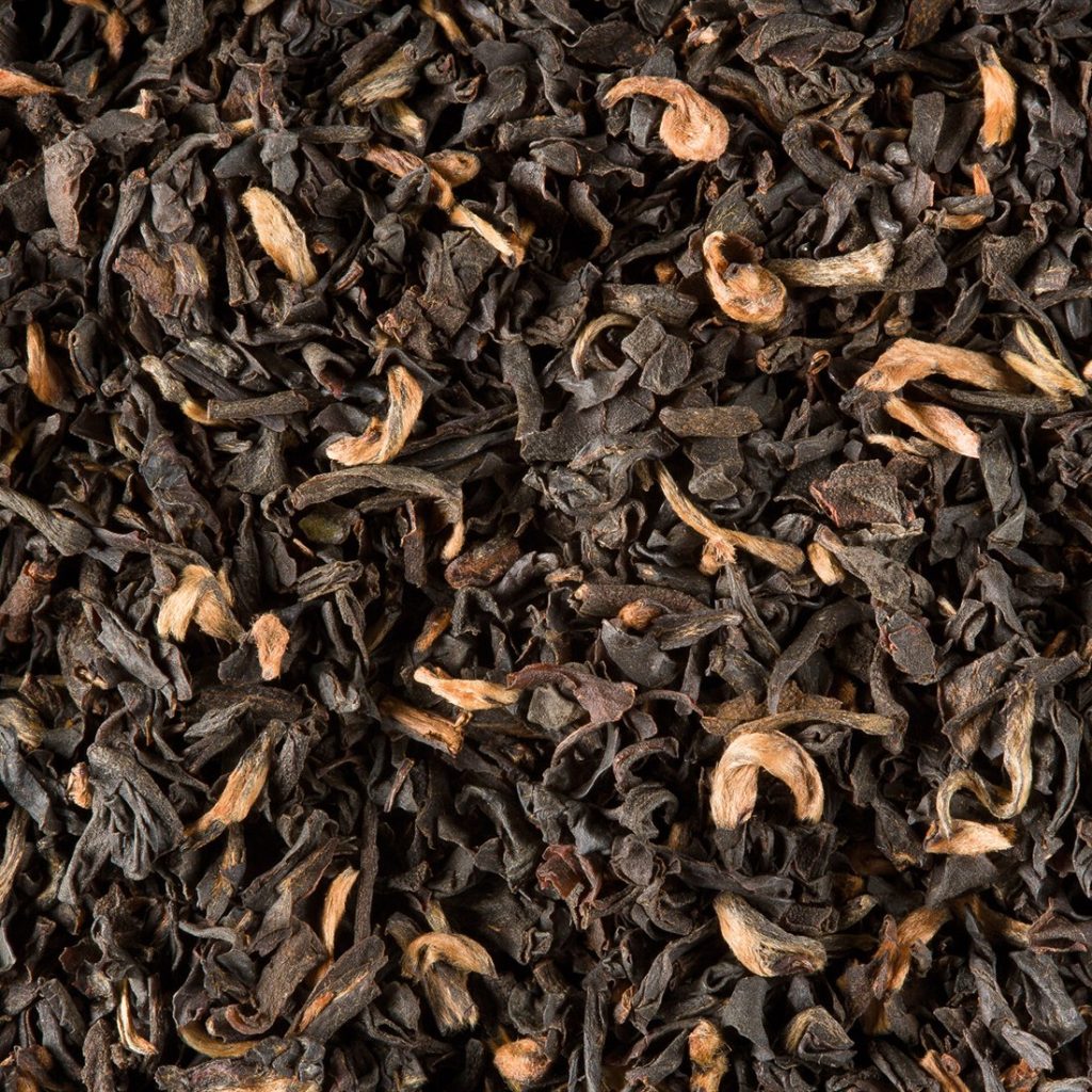 Feuilles de thé noir Assam, brunes et régulières