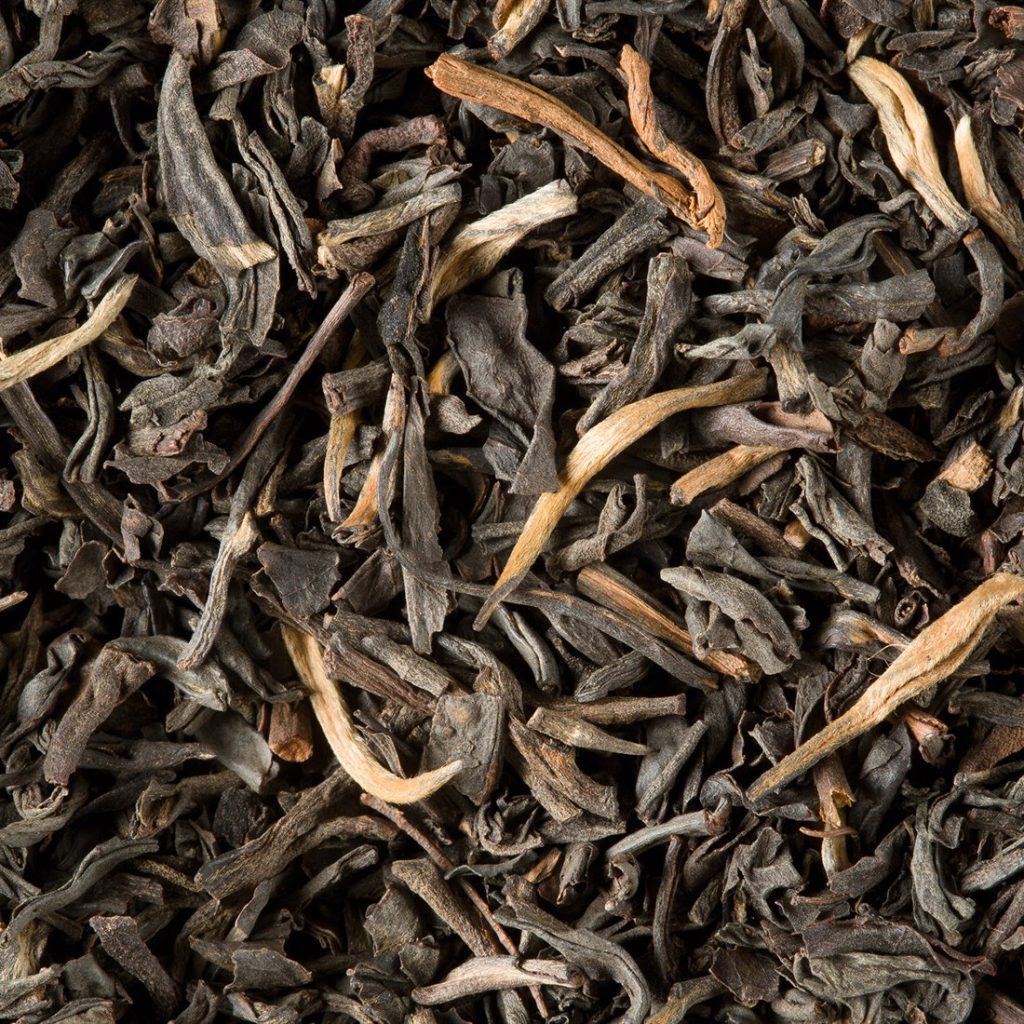 Feuilles de thé noir Caravane, brunes et torsadées