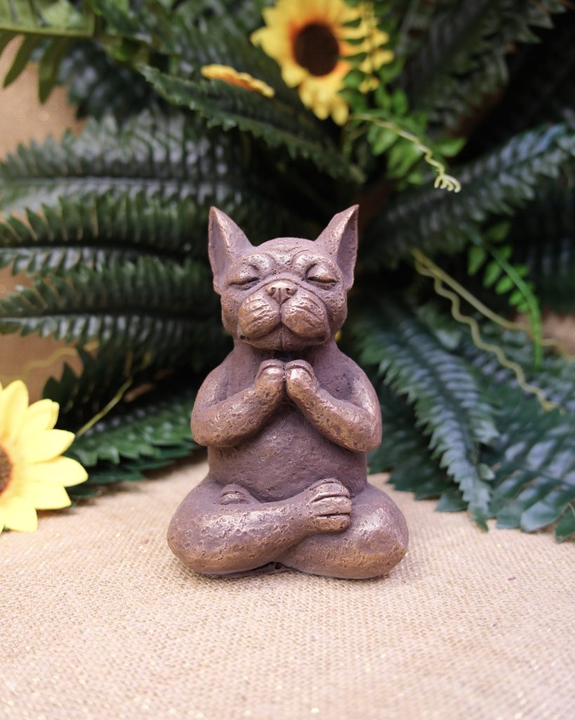 Sujet en chocolat · Figurine en méditation