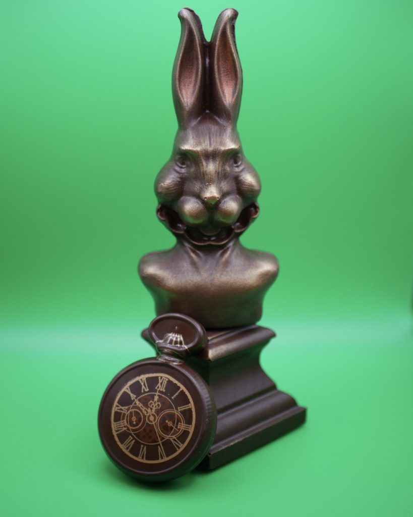 Photo · Lapin sculpté et montre à gousset