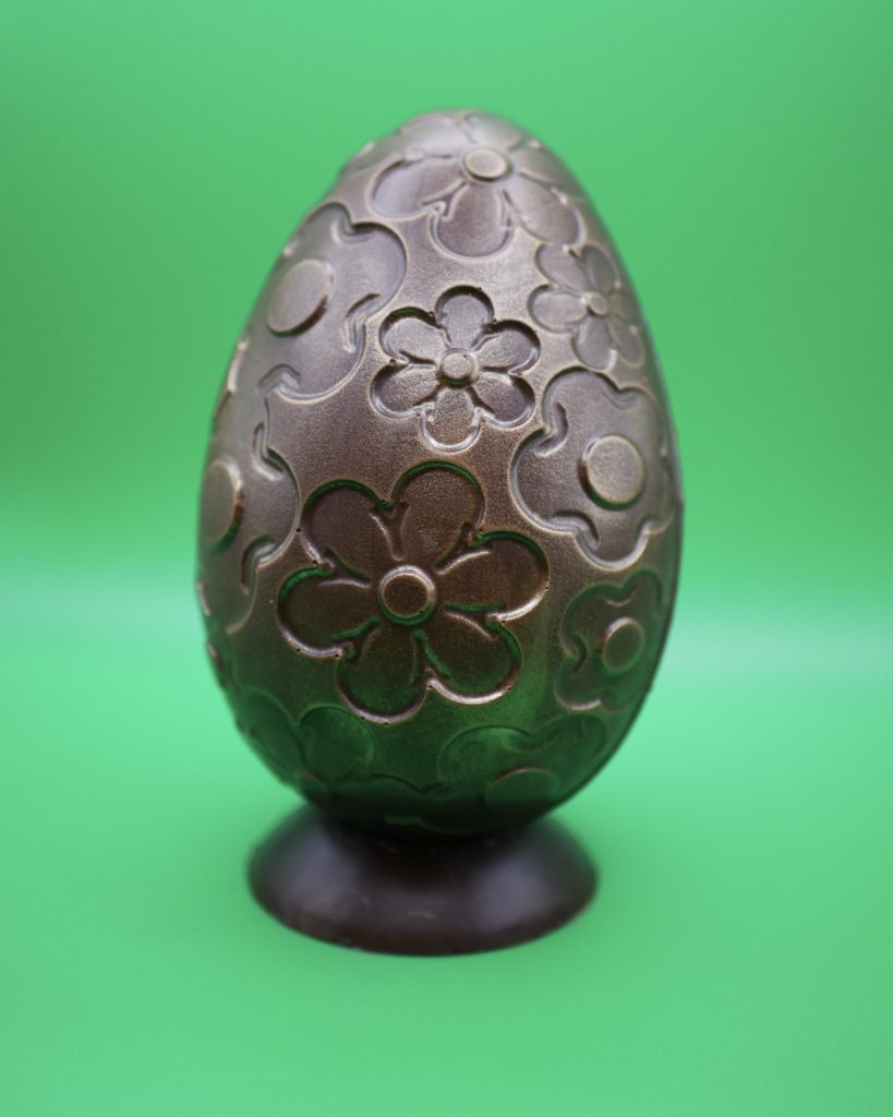 Photo · Œuf en chocolat, motif fleurs