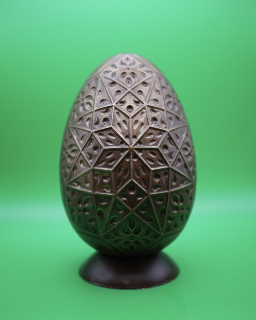 Photo · Œuf en chocolat, mosaïque géométrique