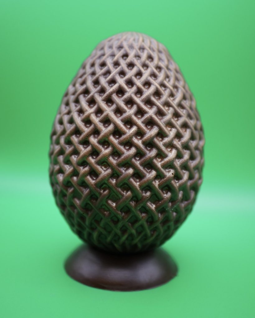 Photo · Œuf en chocolat, motif tressé