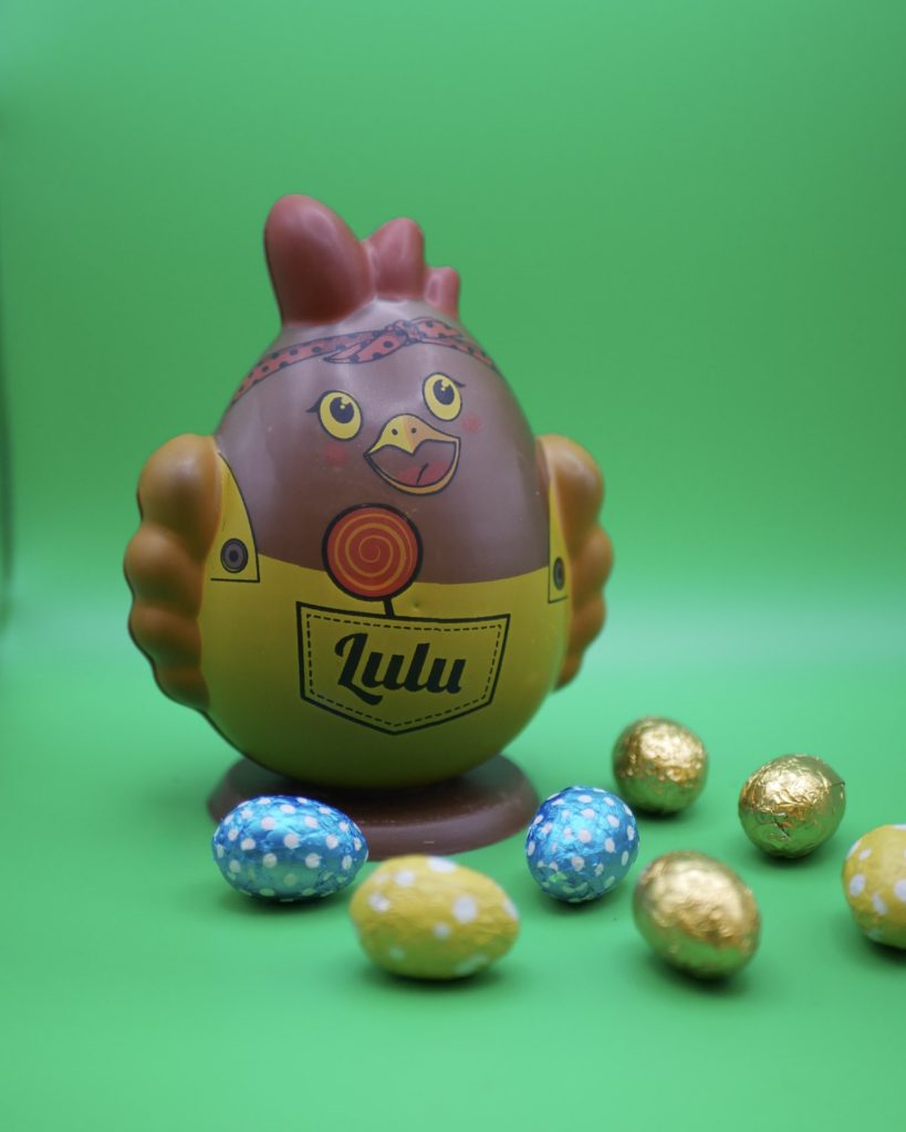 Photo · Poule en chocolat personnalisée « Lulu »