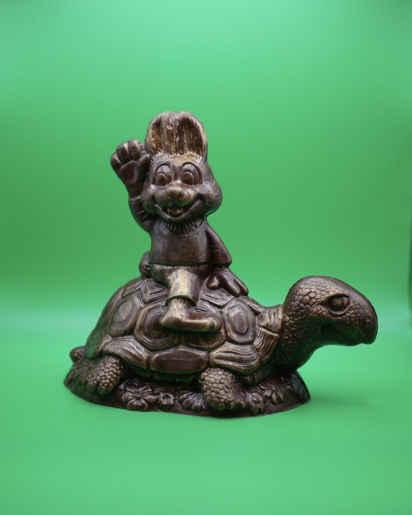 Photo · Souris sur une tortue en chocolat