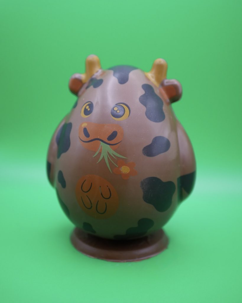 Photo · Vache-œuf en chocolat peinte